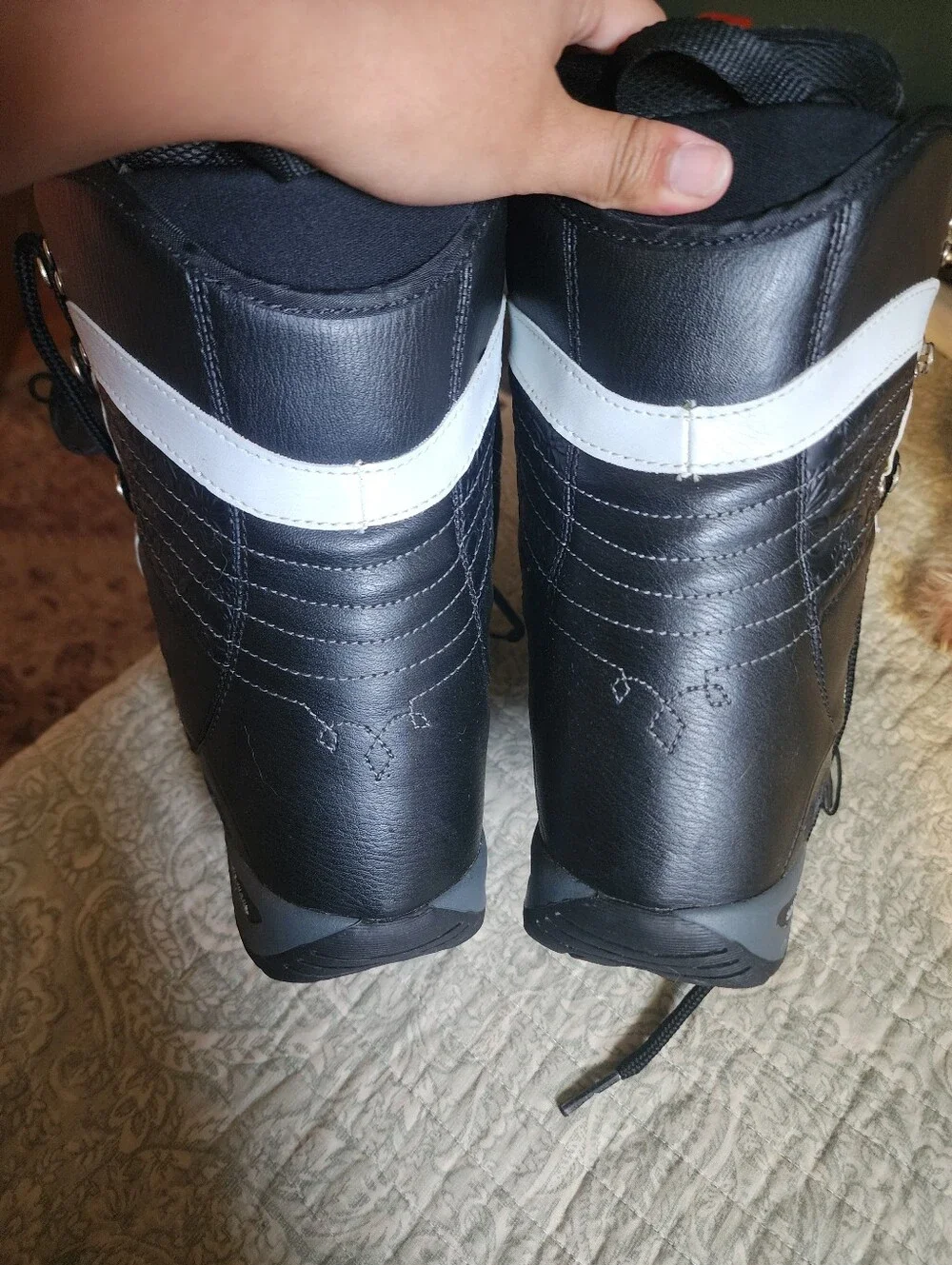 Womens Black and White Snowboard Boots - Brand: Unknown
